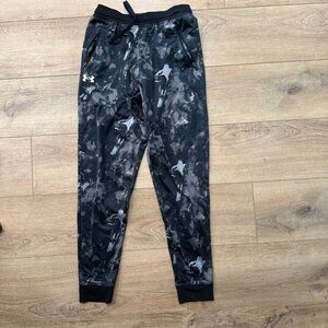 Under Armour Boys Pants Black Gray Size L Pennant Pant Joggers Camo Loose Fit